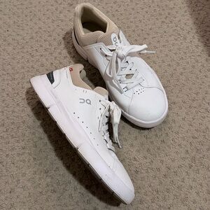 On Cloud “The Roger” Sneaker